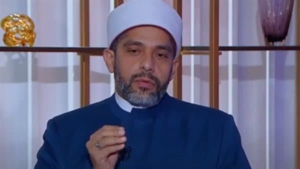 موقف الشرع من إخفاء الزوج عمله عن الأهل
