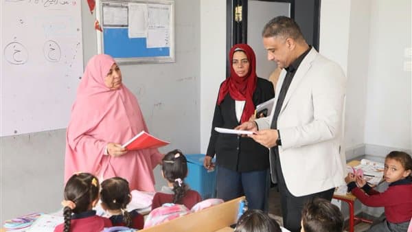 مدير تعليم الوادي الجديد يشارك في حصة التربية للمسلمين