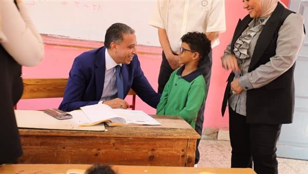 مدير تعليم الجيزة يزور مدارس العجوزة