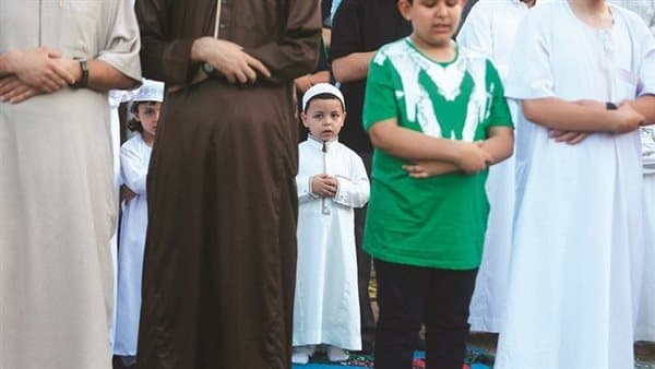 الأزهر يوضح حكم اصطحاب الأطفال لصلاة الجمعة