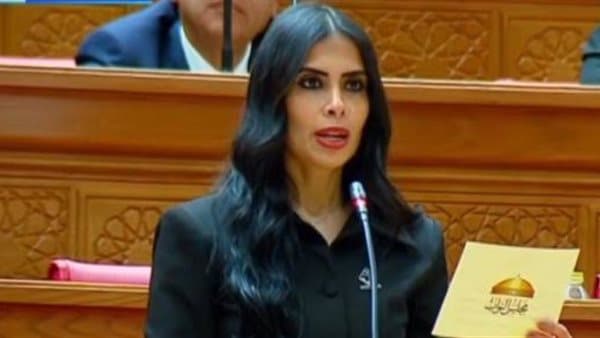 مناقشة حول تأثير احتساب مواد الهوية في نتائج الشهادات الدولية