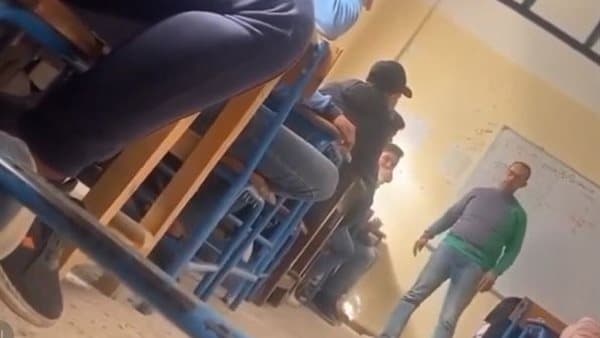 وزارة التعليم توضح بشأن فيديو قديم لمعلم