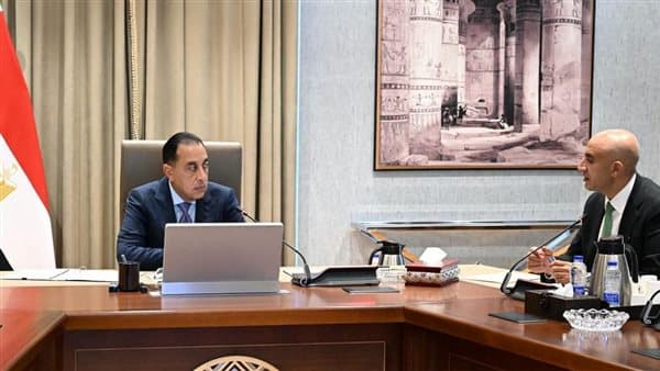 مدبولي يناقش حوافز لتطوير مدارس التكنولوجيا