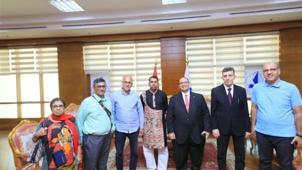 رئيس جامعة كفر الشيخ يستقبل عالم هندي لدراسة تملح السواحل