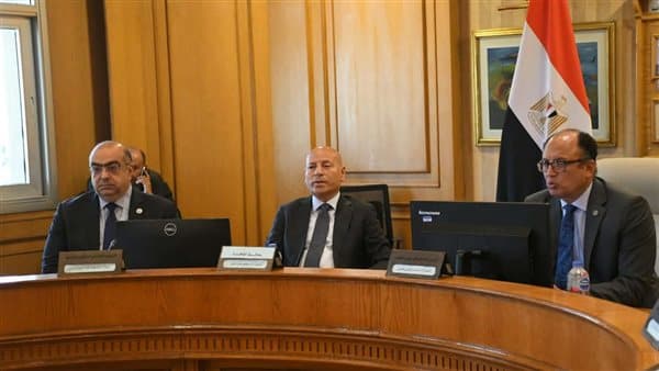 محافظ القاهرة يفتتح تطوير حلوان بالمجمع الطبي