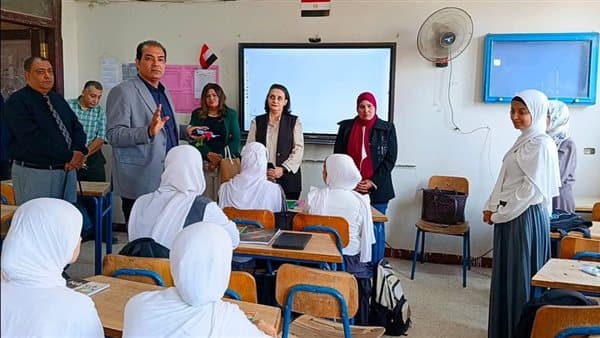 وكيل تعليم الفيوم يتابع انتظام الدراسة بعين شمس الثانوية بنات