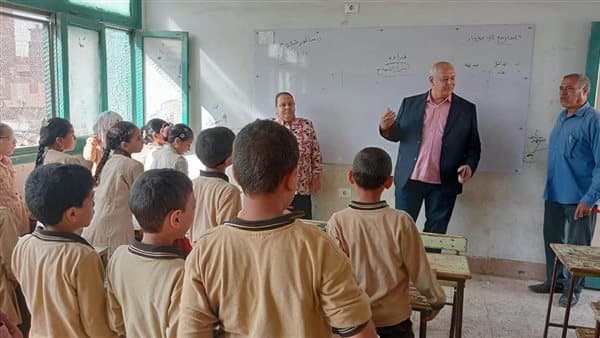 مدير قليوب يتابع مدارس بعد شكاوى