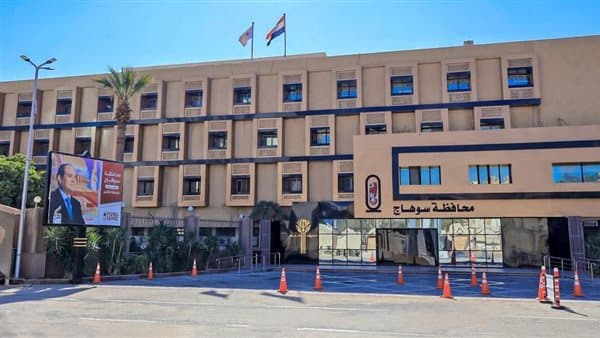 تحقيق في تسلق الطلاب لسور مدرسة بسوهاج