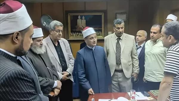 وفد من الأزهر يطمئن على مصابي حادث معهد دنوشر