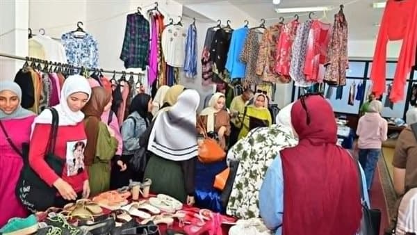 سوق خيري بجامعة الإسكندرية لدعم الطلاب