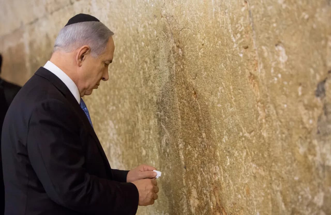 Netanyahu prays in secure Jerusalem