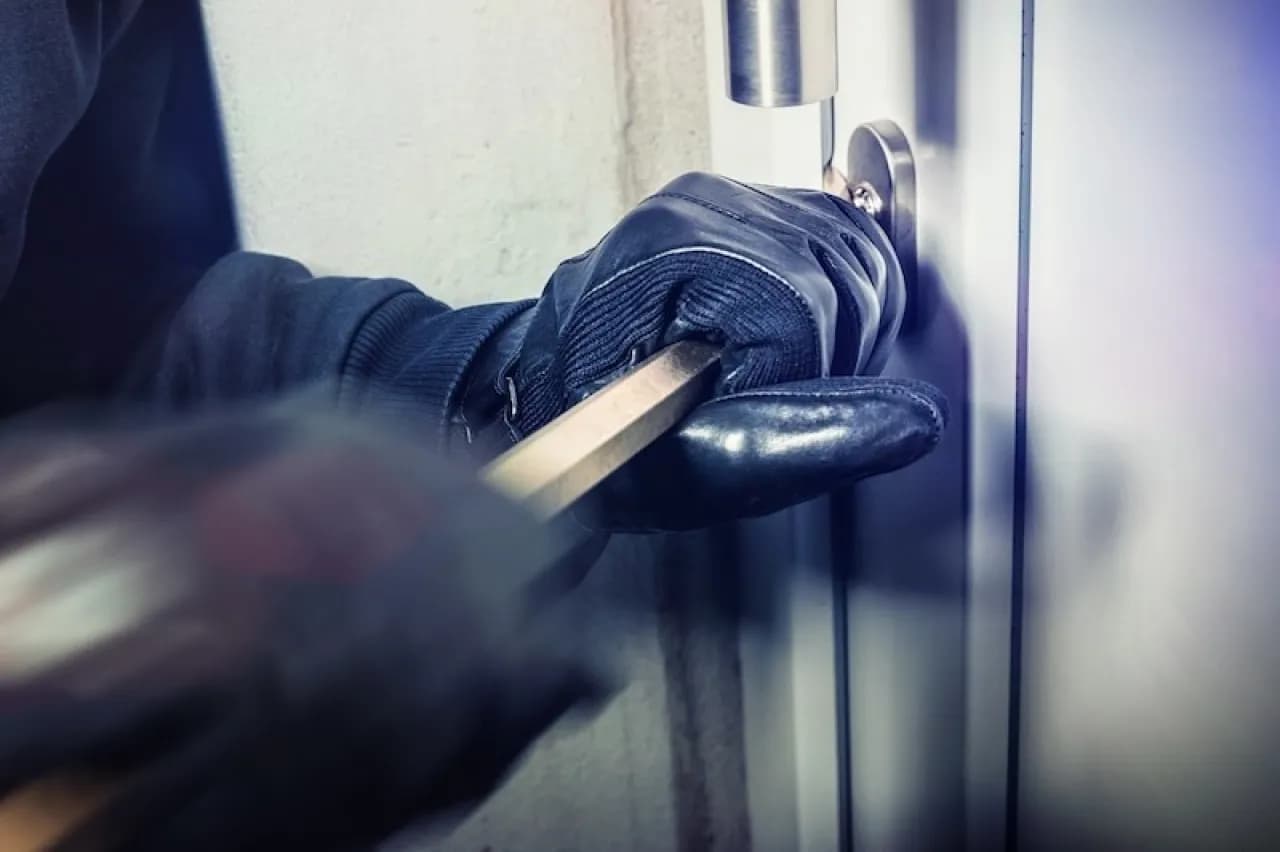 Jordan Young Man Steals Mosque in Irbid