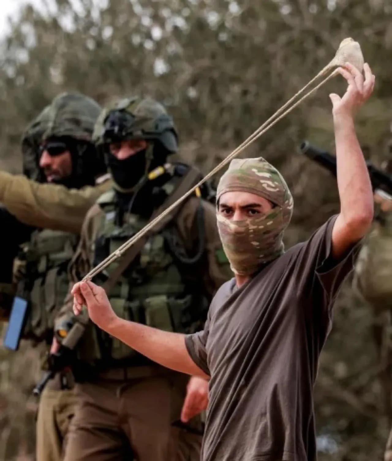 Settlers confront farmers south of Nablus