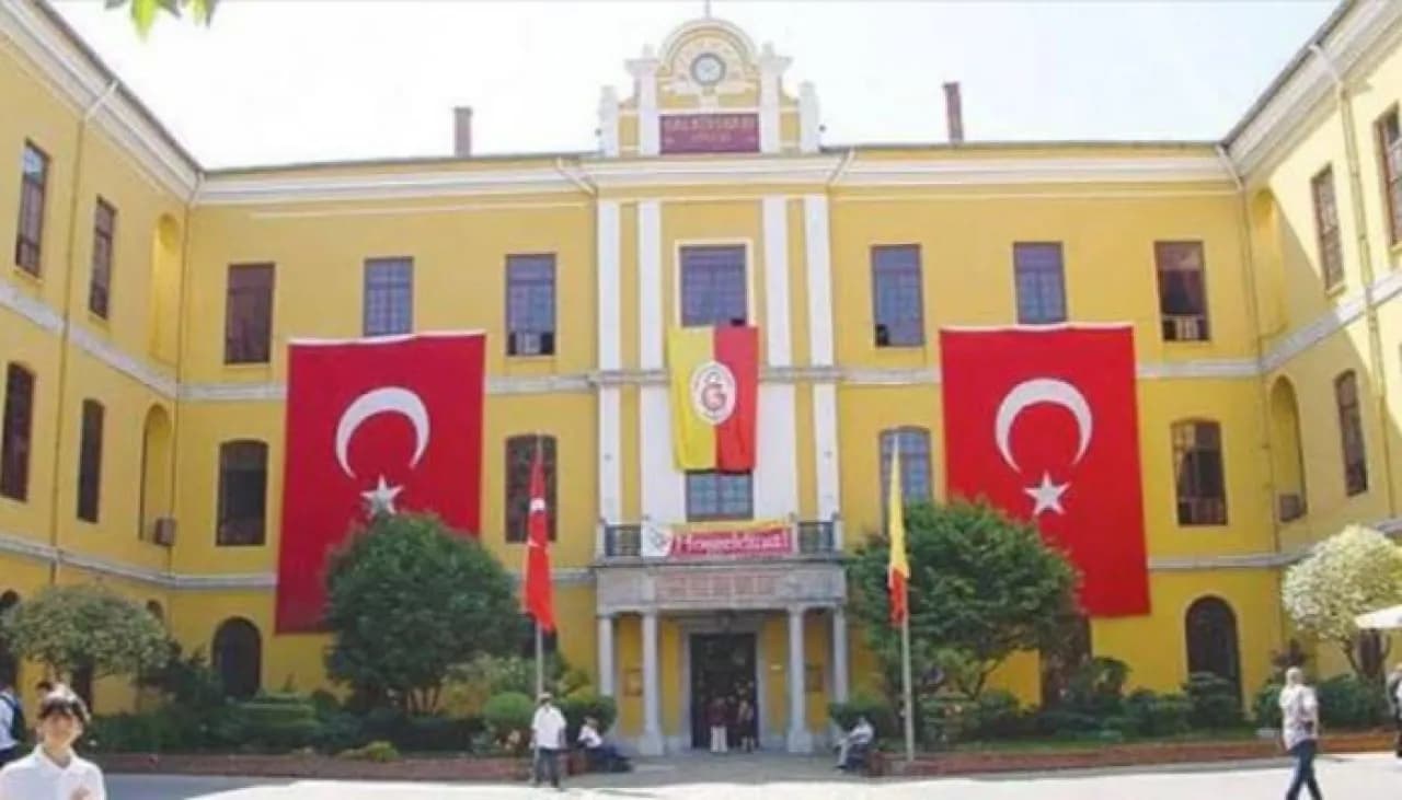 Teenager wounds 8 students at Istanbul school