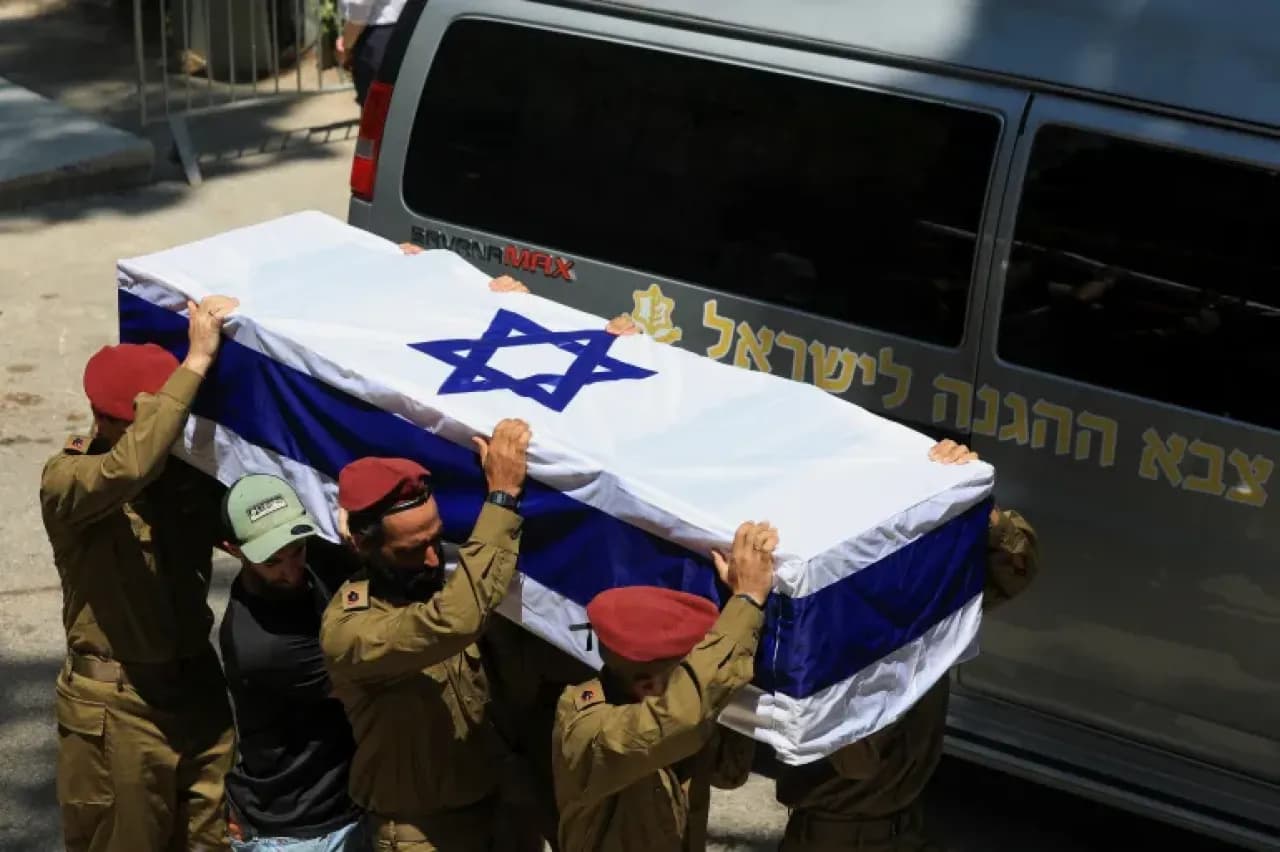Israeli officer killed, five soldiers hurt in Lebanon