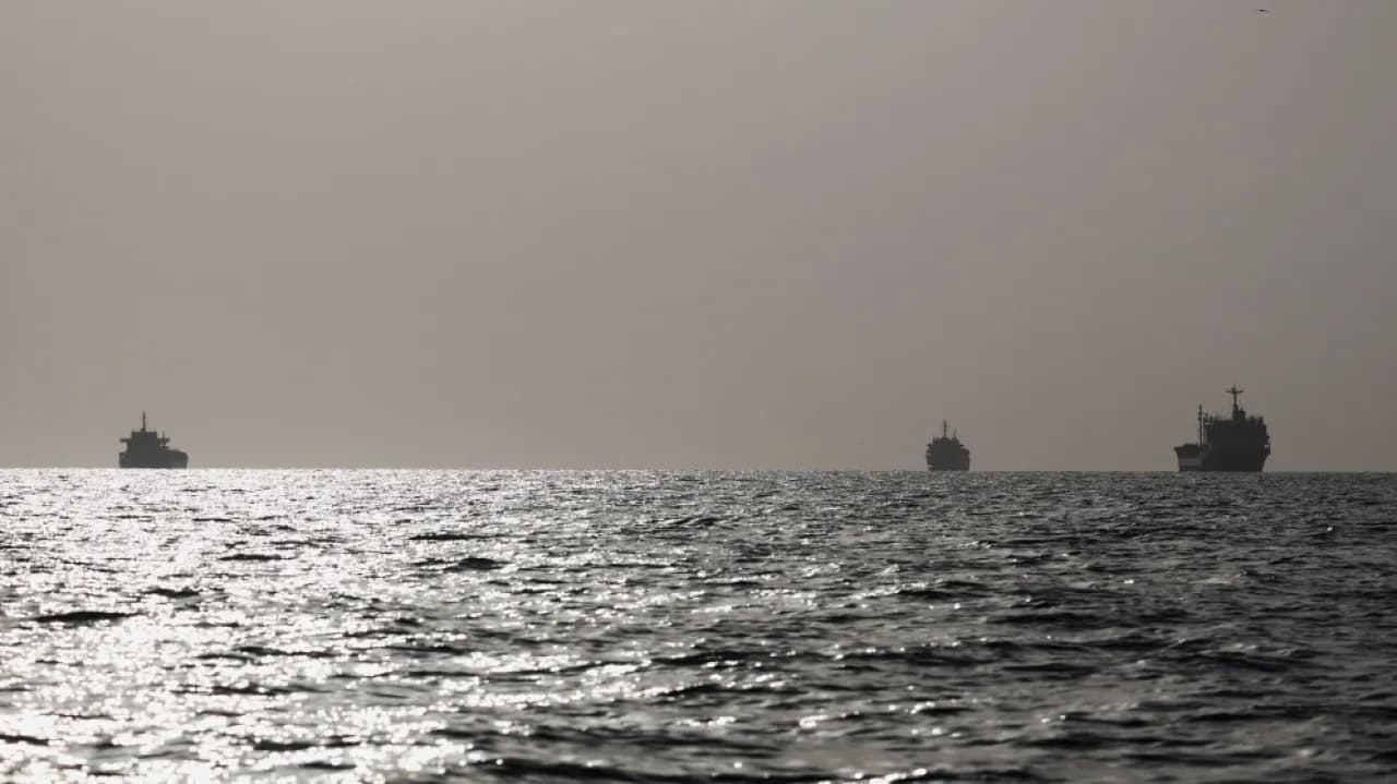Revolutionary Guards: Ship sinks after mine in Strait