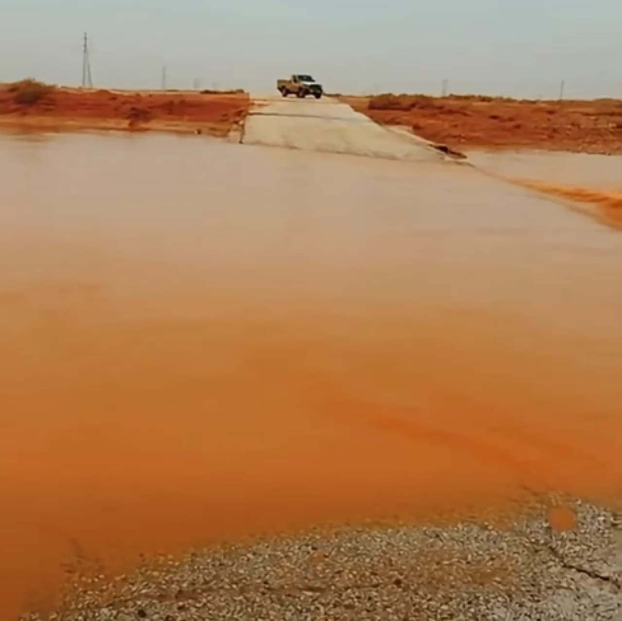 Heavy rain blocks road in Al-Ruayshid leading to fatality