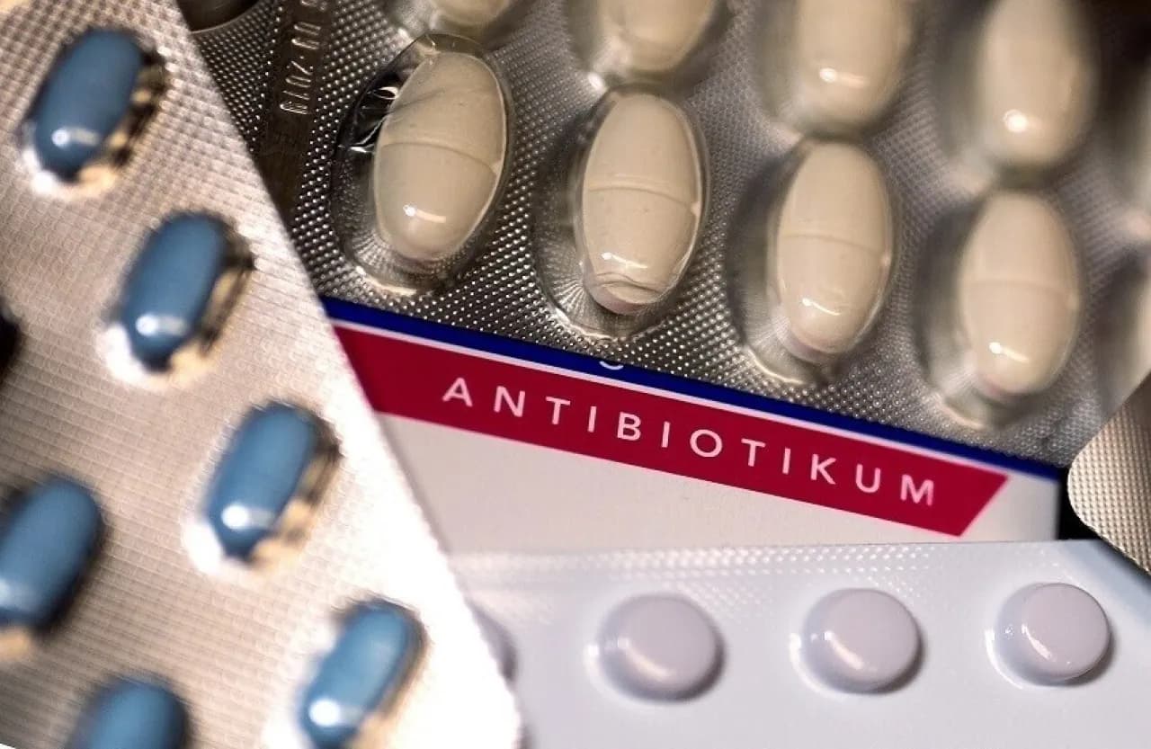 Can sweets be taken with antibiotics