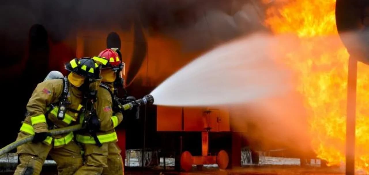 Civil Defense controls hangar fire in Al Zarqa
