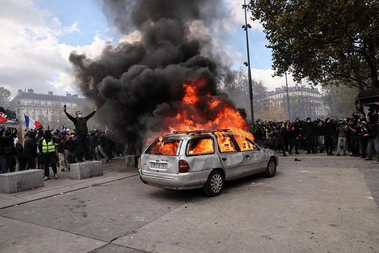France restricts gatherings in Paris