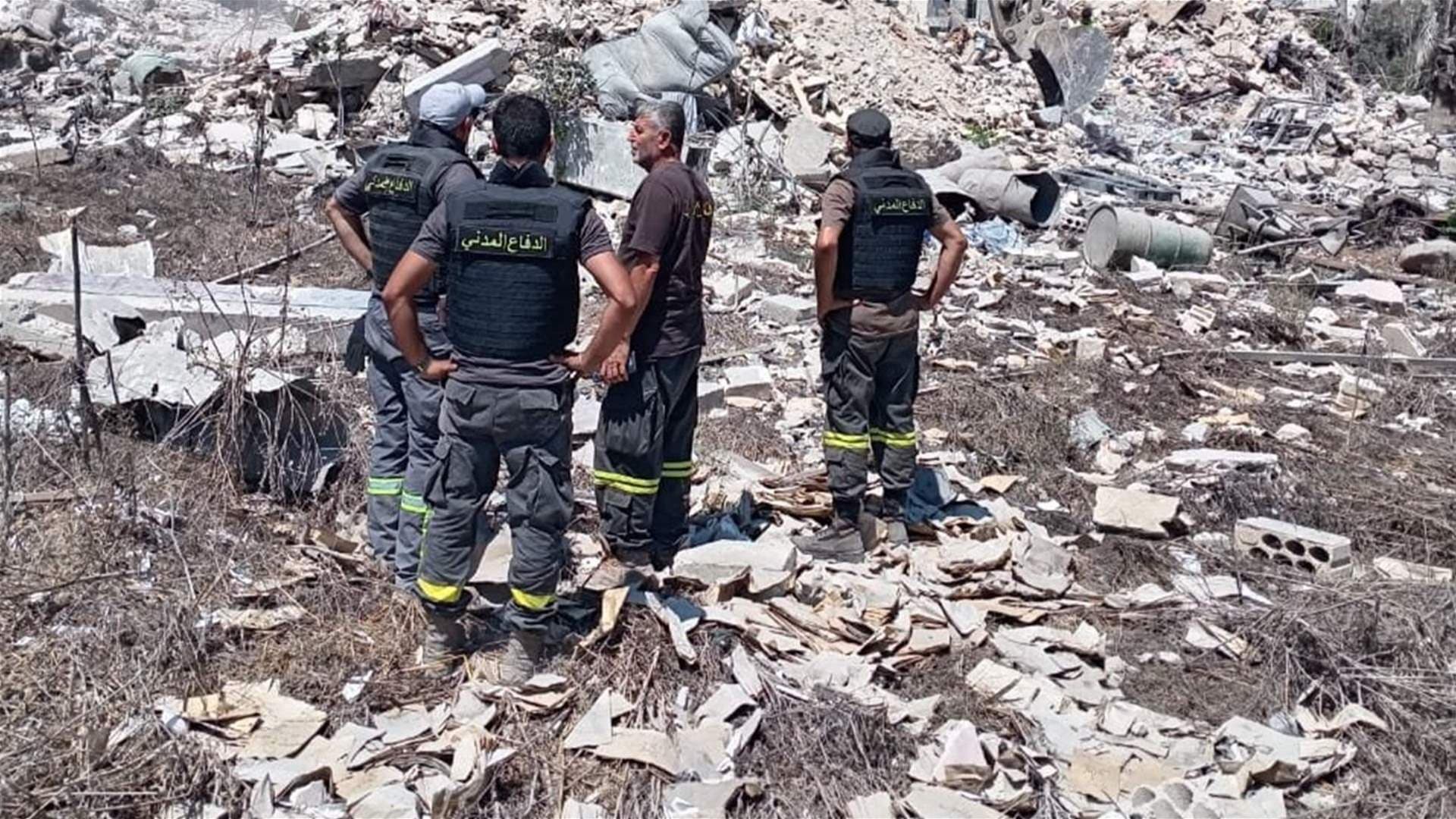 Civil Defense Continues Rescue in Zawtar al-Gharbia
