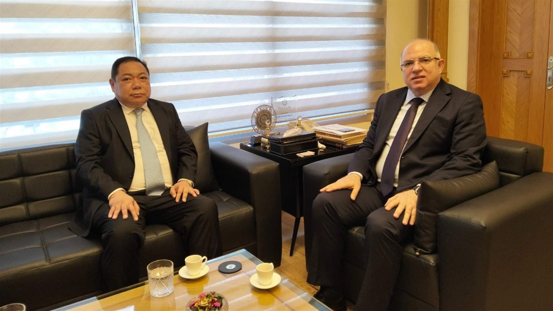 Labor Minister meets with Philippine envoy and union