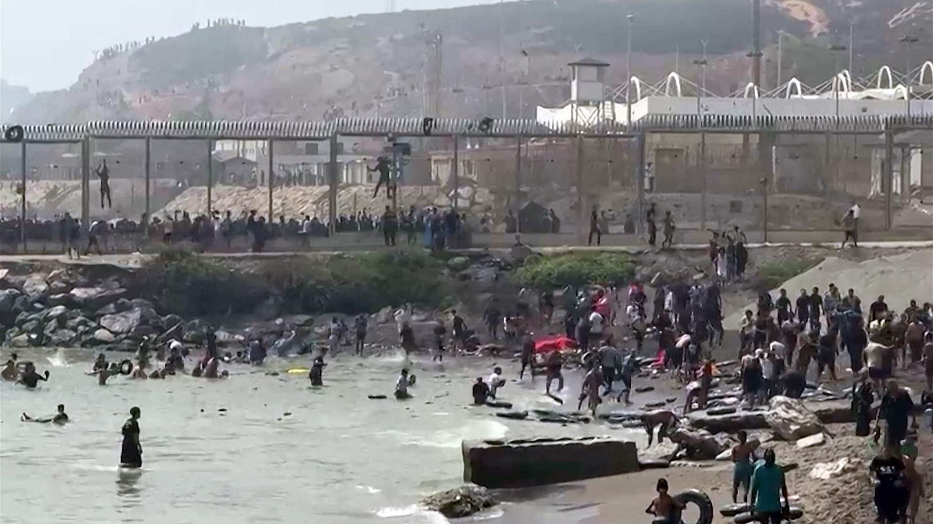 Moroccan protesters head to Ceuta