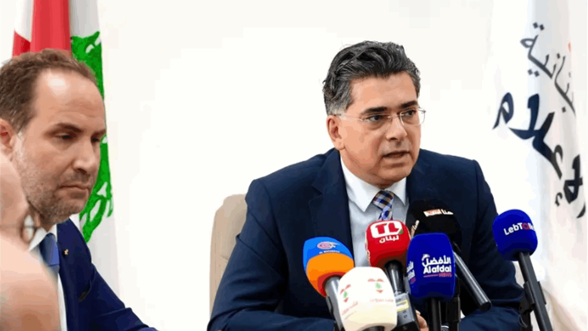 وزارة الإعلام تدشن مبادرة التأمين المجاني للوافدين