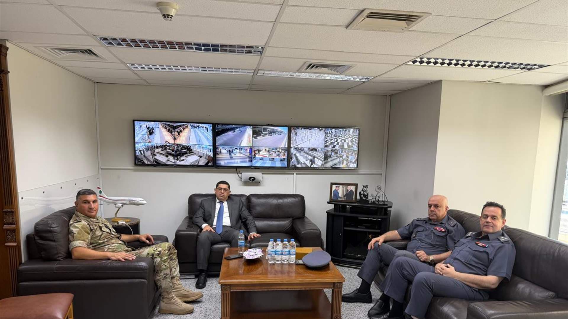 محافظ جبل لبنان ي inspecting حول مطار الحريري