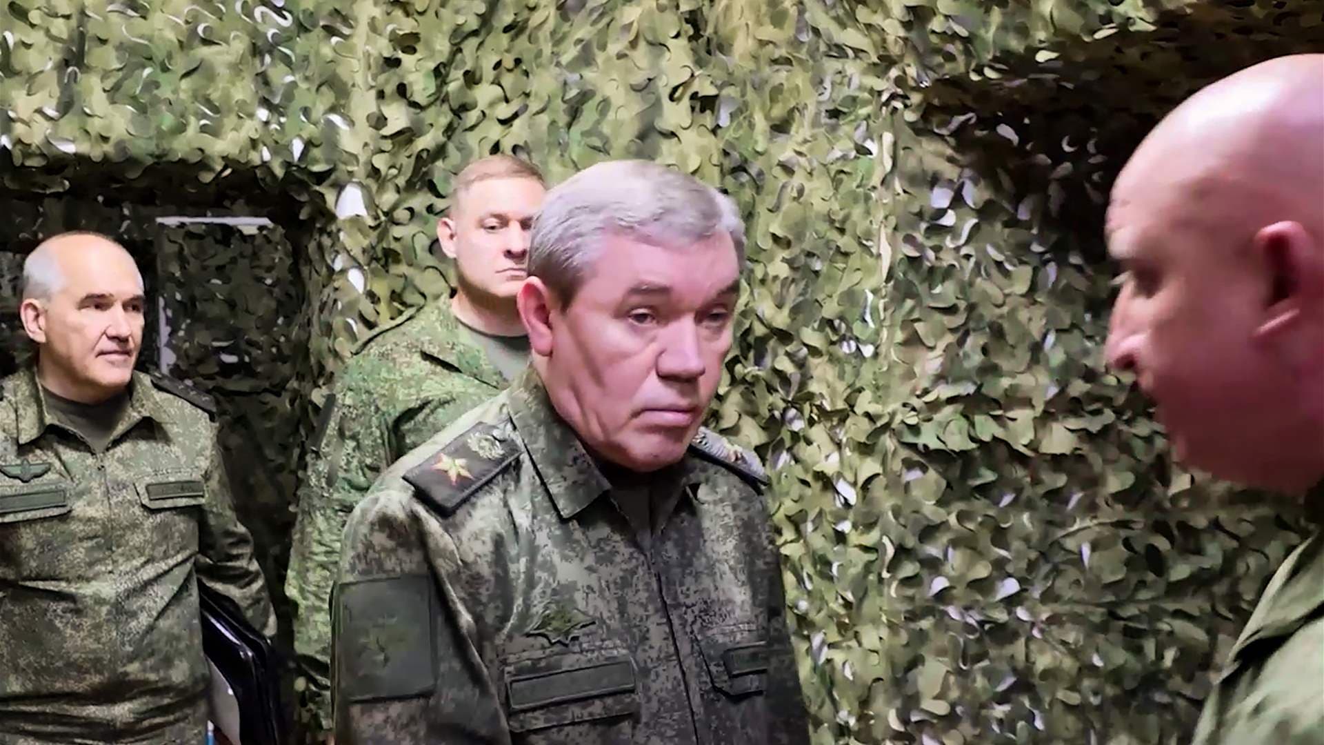 Russian Army Chief visits Ukraine front