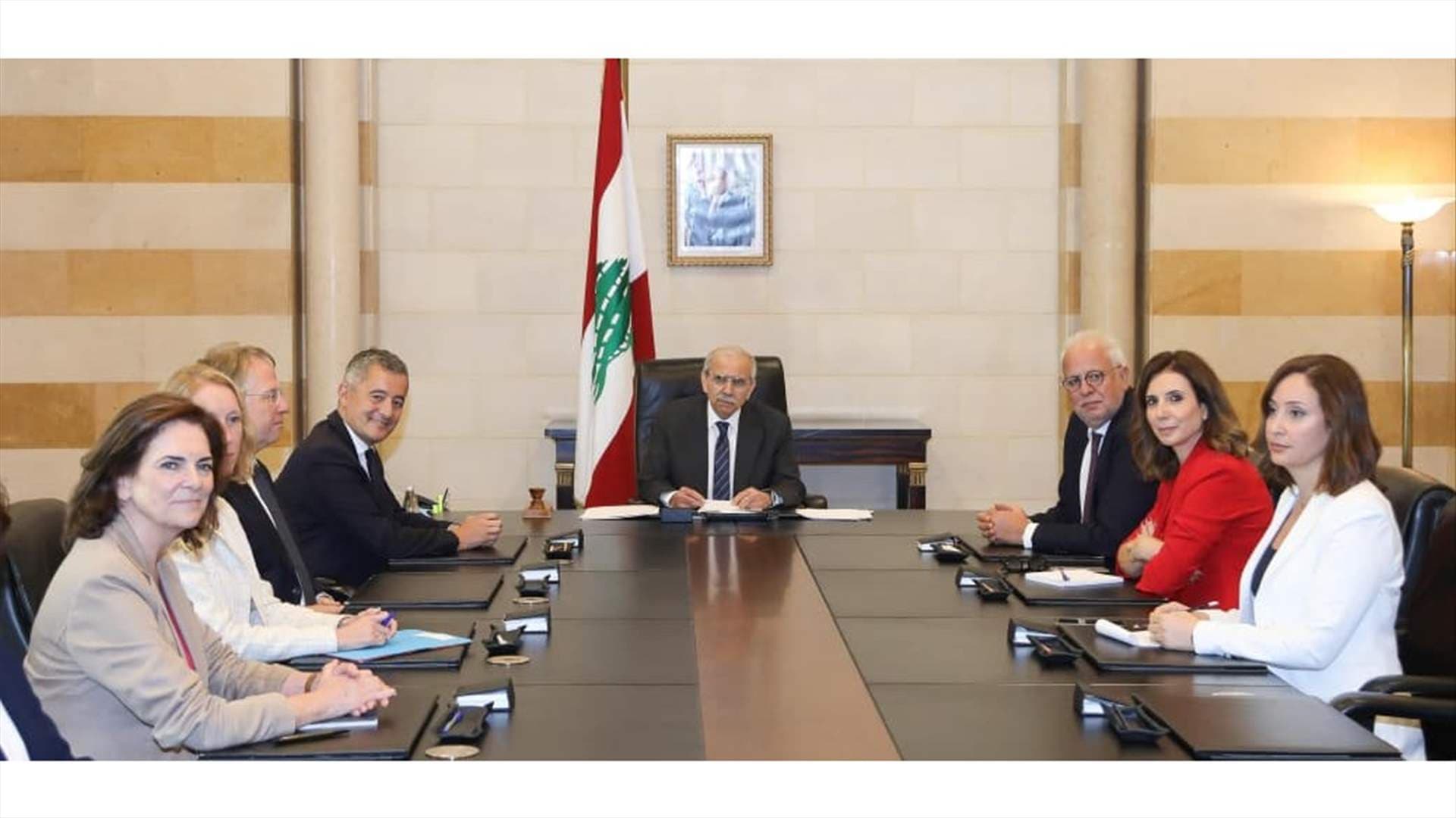 PM reviews cooperation with French Justice Minister