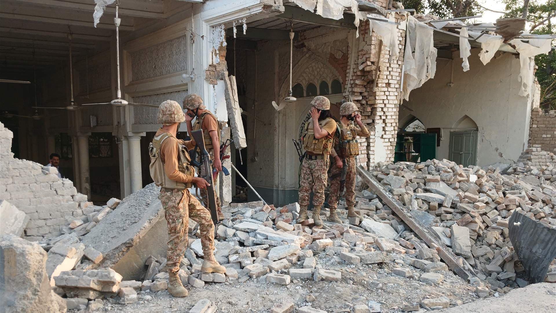 ارتفاع ضحايا هجوم على مركز شرطة في شمال باكستان