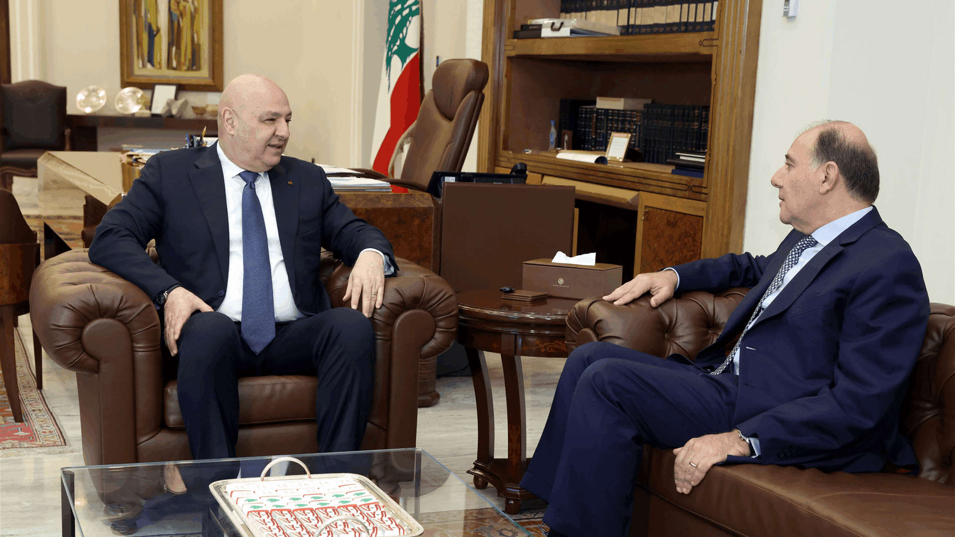 Aoun Discusses Banking Reforms with Central Bank Governor