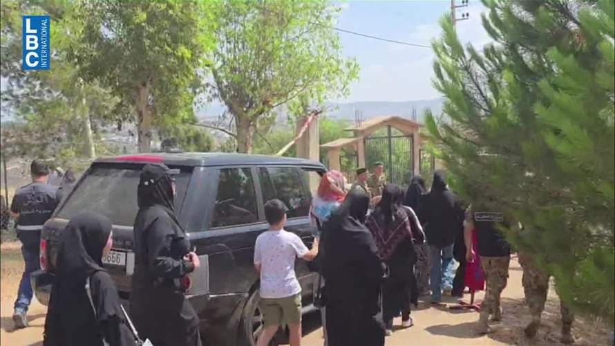Zawtar al-Gharbiyah residents enter town