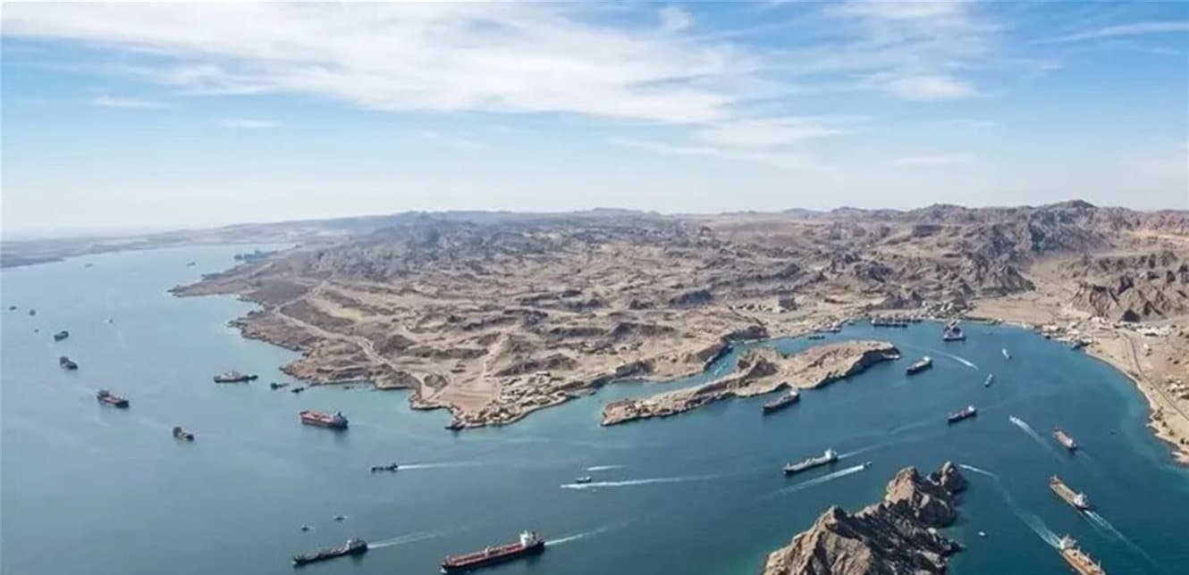 Iran Guards on 4 Ships in Hormuz