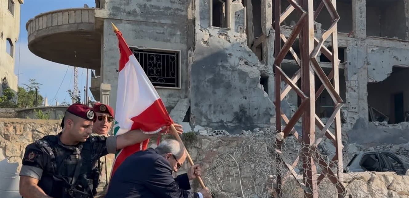 Nawar Salam raises Lebanese flag in Zouter al-Gharbia