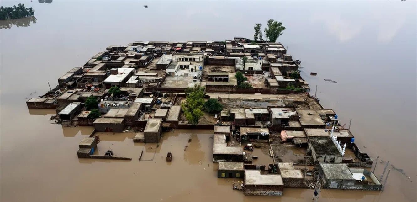 Eastern Pakistan villages flood