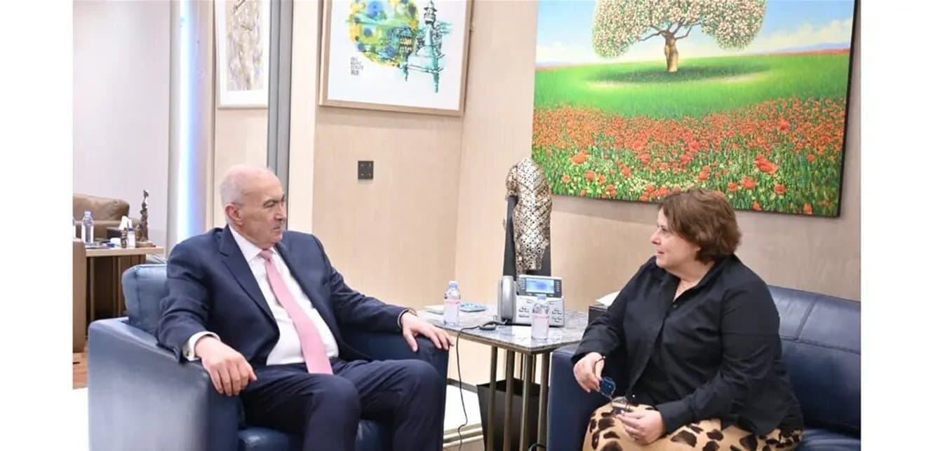 Makzoumi reviews cooperation with Czech envoy