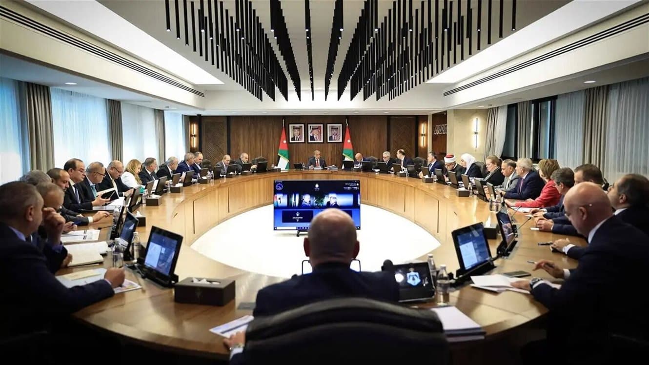 Jordan government reshuffle appoints two deputies