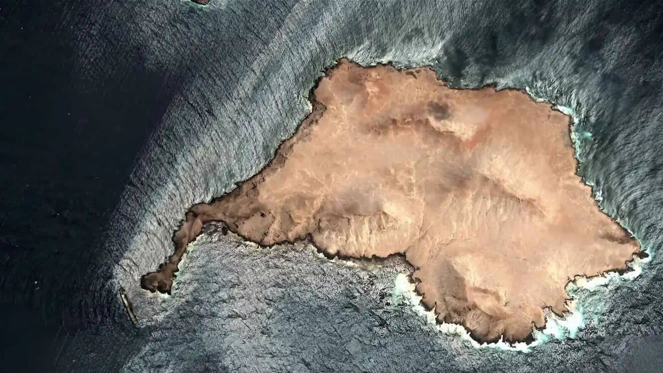 Damaged tanker oil spill near Oman