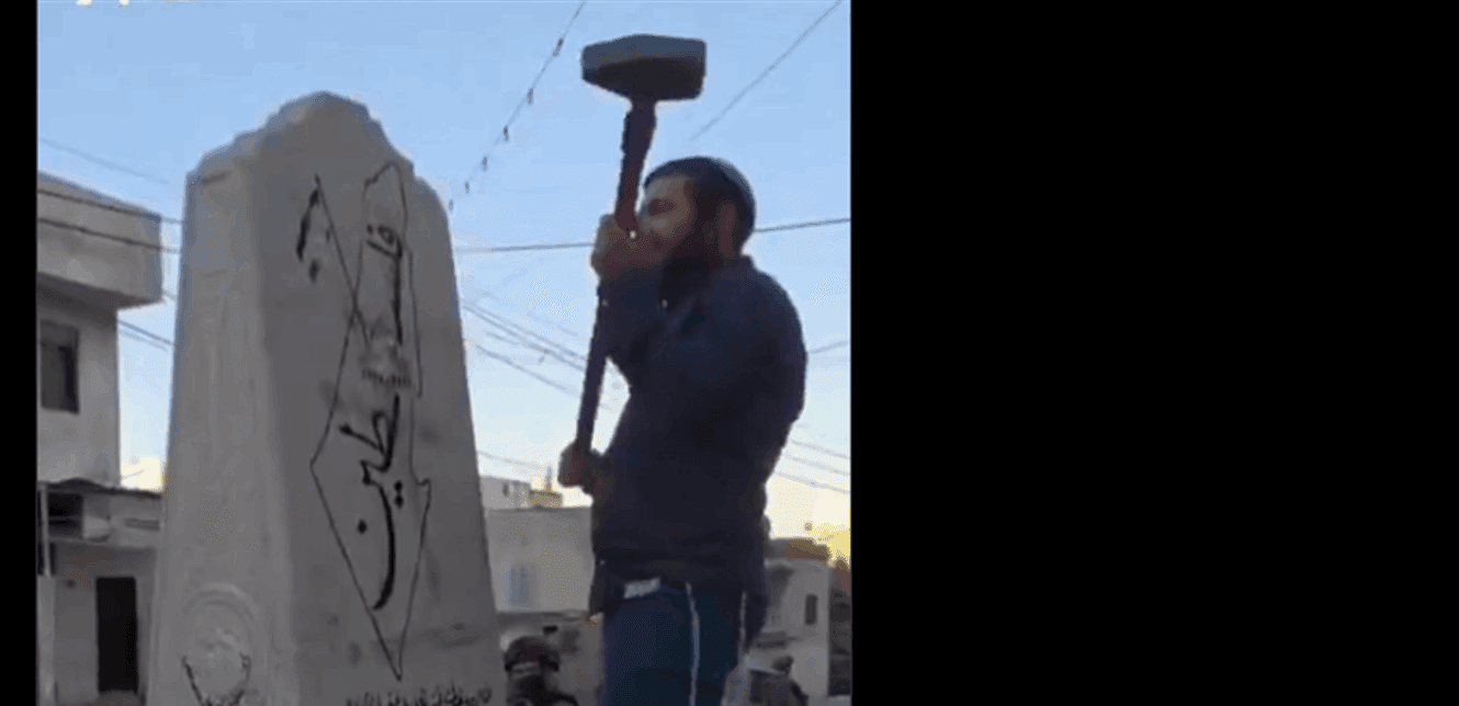 عضو كنيست يشارك في تدمير نصب فلسطيني قرب نابلس