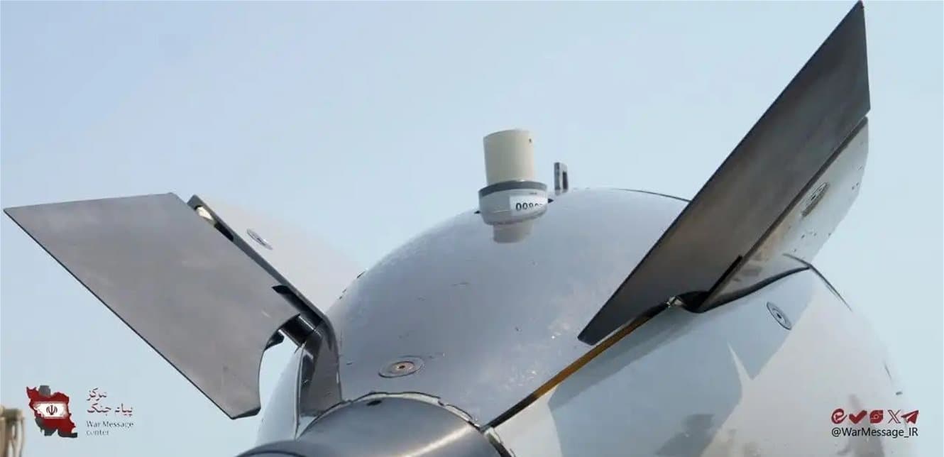 Revolutionary Guard Shows US Submarine in Hormuz