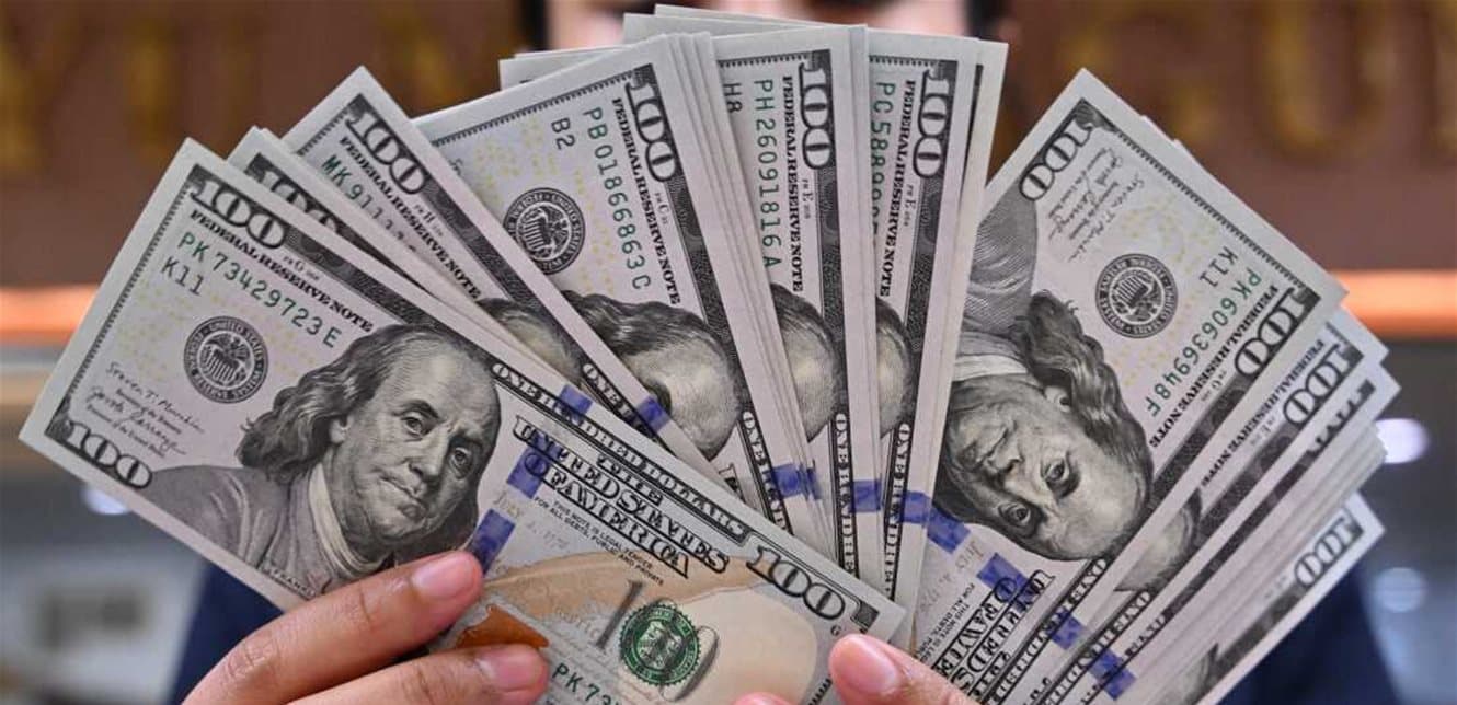 Dollar climbs amid Middle East tensions