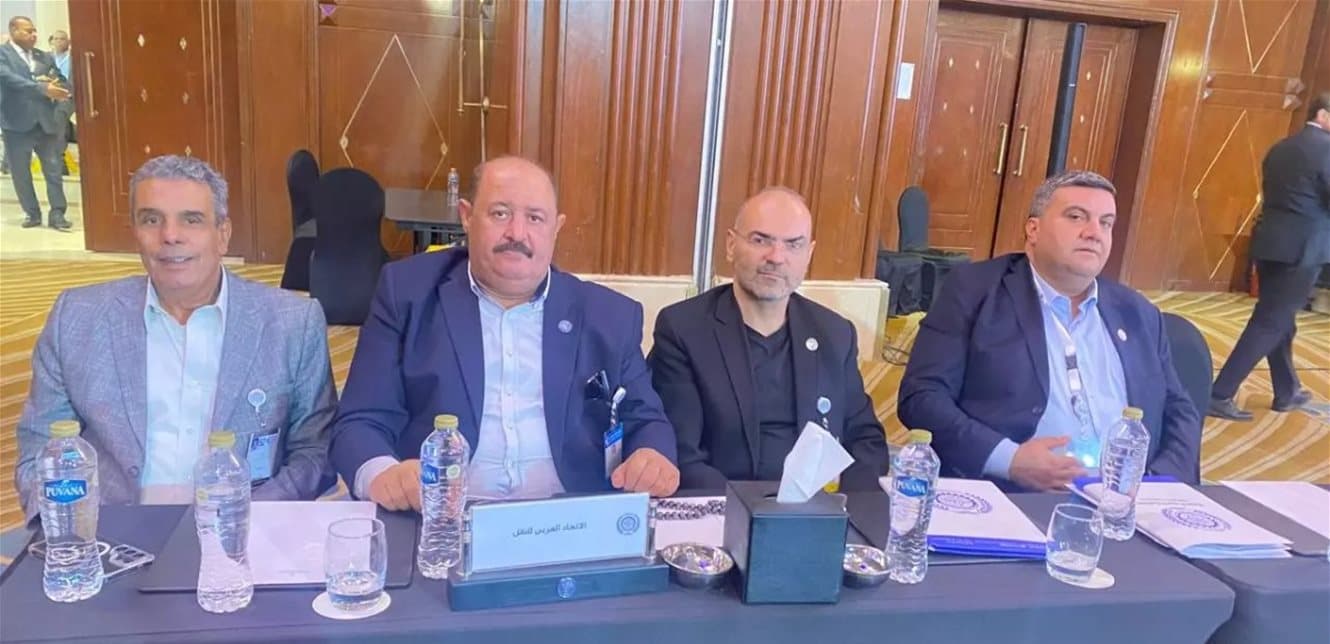 مناقشة بين وفدي العمل العربي في القاهرة