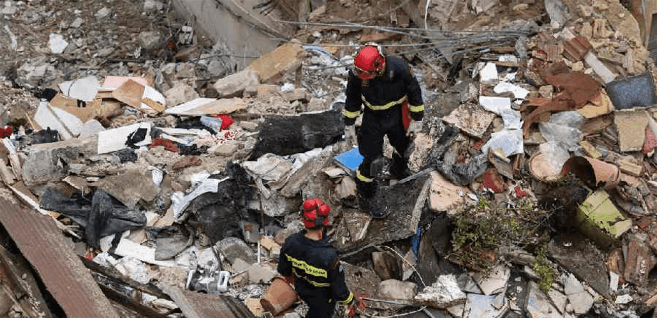 Explosion damages Athens building leaving one dead