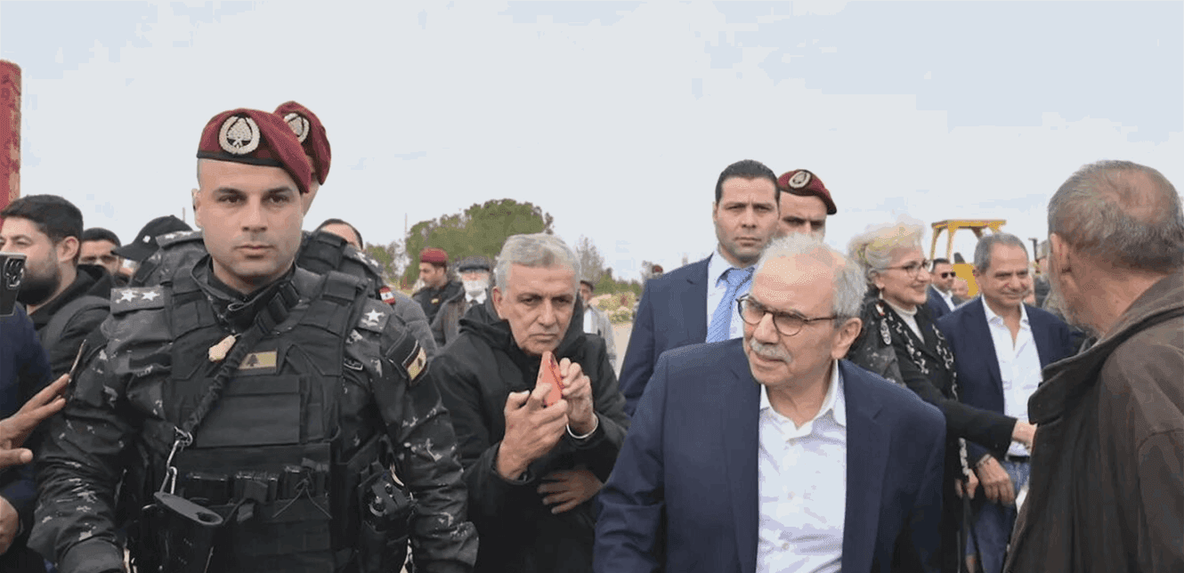 Hello in Nabatiyeh sparks debate