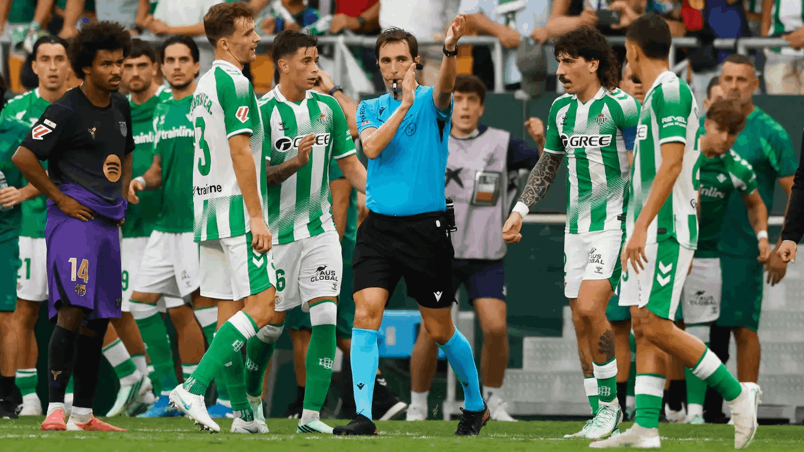 Mouse blocks Betis goal against Barcelona