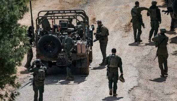 Israeli forces ready to strike southern Lebanon
