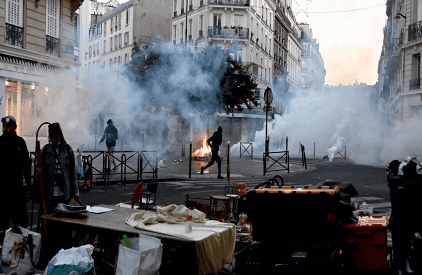 Protests Halt French Parliament Budget Talks