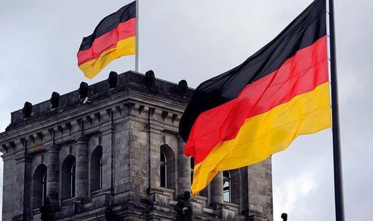 German industry sheds 15,000 jobs monthly
